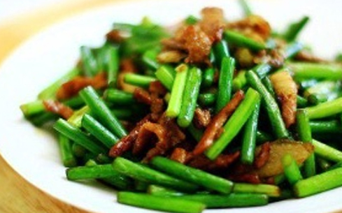 蒜苔鸭胗